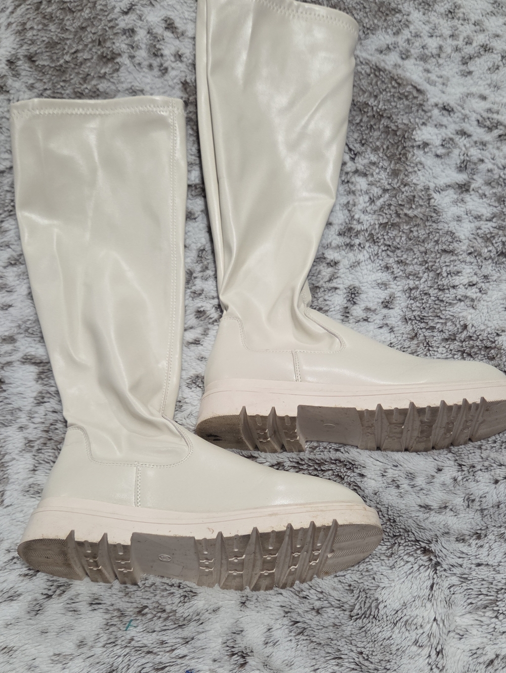 Women’s Tall Cream Platform Boots - Stylish Knee-High Fashion
